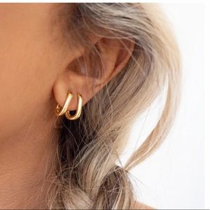 NWOT Luv AJ Chain Link Huggie earrings